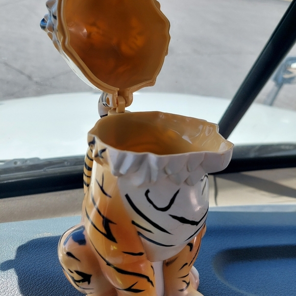 Greatest Show on Earth Lion Cup Circus - Picture 6 of 7